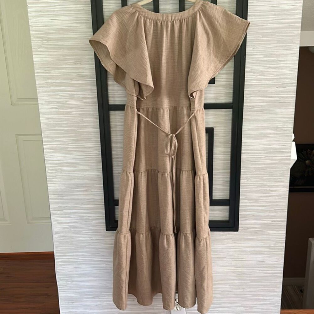 Emma & Michelle tan tiered flutter sleeve midi dress M